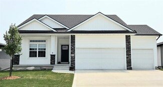 1917 Southbridge Dr, Adel, IA 50003
