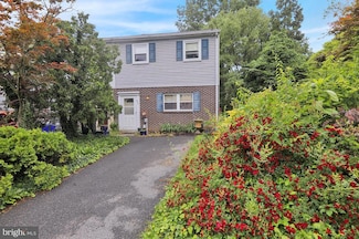 830 Beaver Ln, Reading, PA 19606