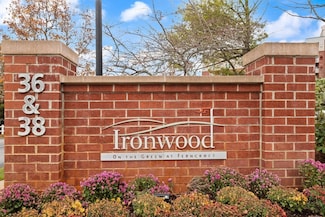 38 Village Rd Unit 201, Middleton, MA 01949