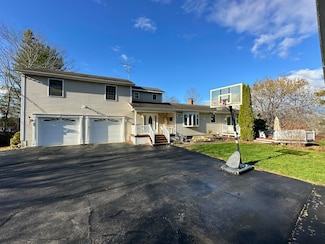 818 Forest Ave, Orono, ME 04473