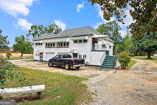 205 Georgia Ave, Barnesville, GA 30204