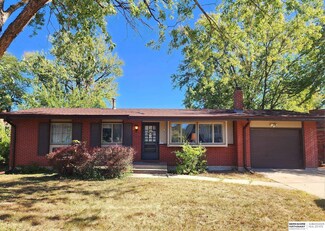 8016 E Avon Ln, Lincoln, NE 68505