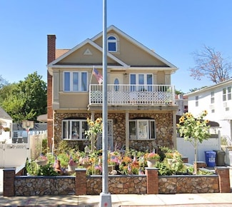 82-44 263rd St, Glen Oaks, NY 11004