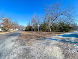 33 Mystery Ln, Linn Valley, KS 66040