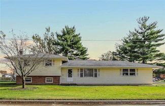 829 Kenton Dr, Charleston, IL 61920
