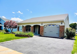 9 Weybridge Place, Manchester, NJ 08759