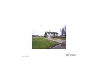 202 Lincoln Dr, Mineral Wells, WV 26150