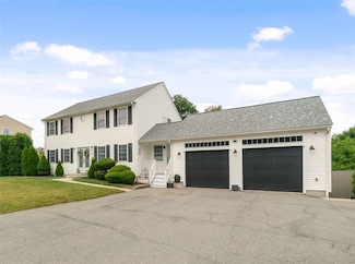 11 Point Dr W, Fall River, MA 02720