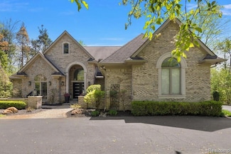 31080 Lucerne Dr, Franklin, MI 48025