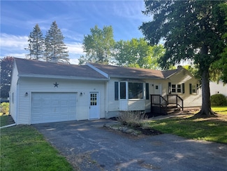 5 Iva Mae Dr, North Chili, NY 14514