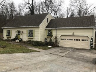 2840 Lisa Kim Ln, Nashport, OH 43830