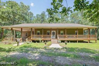 550 Beaver Ridge Dr, Riegelwood, NC 28456