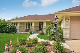3426 W Links Dr, Franklin, WI 53132