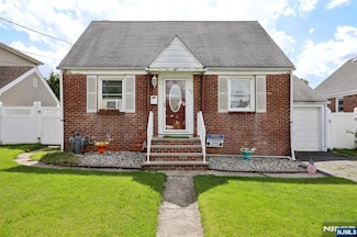 42 Ray St, Elmwood Park, NJ 07407