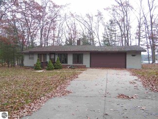2757 Island Lake Dr, National City, MI 48748