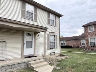 8936 Scotia Dr Unit 295, Sterling Heights, MI 48312