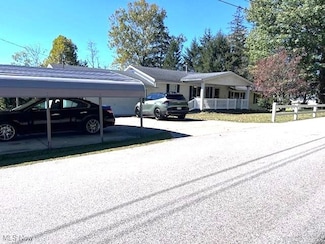 135 Dupont Cir, Blennerhassett, WV 26181