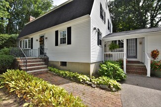 8 Birch St, Plaistow, NH 03865