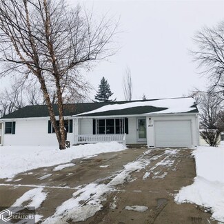 1617 Spencer St, Grinnell, IA 50112