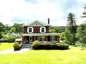 304 Memorial Ave, Bluefield, WV 24701