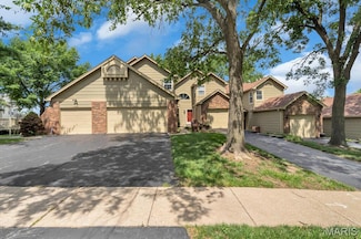 3196 Autumn Trace Dr, Maryland Heights, MO 63043