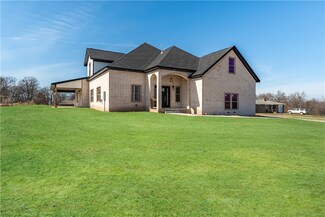 1745 Ardemagni Rd, Springdale, AR 72762