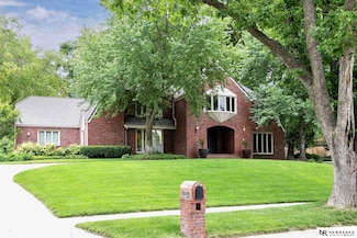 9723 Fieldcrest Dr, Omaha, NE 68114