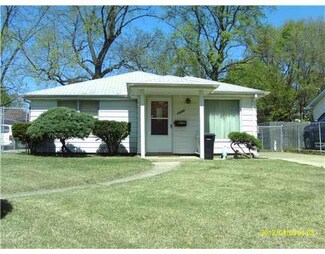 1207 E Lasalle Ave, South Bend, IN 46617