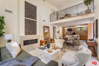 919 Hilldale Ave, West Hollywood, CA 90069