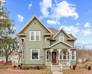 406 Center Ave, Decorah, IA 52101