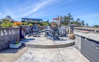 114 N Coast Hwy, Newport, OR 97365