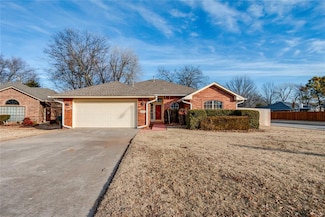 509 Gyrfalcon Dr, Norman, OK 73072