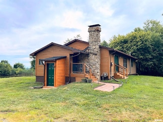 8741 Majestic Rd, Du Quoin, IL 62832