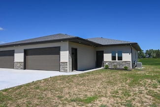 206 Diamond Ct, Wykoff, MN 55990