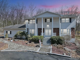 124 Melrose Dr, Scotrun, PA 18355