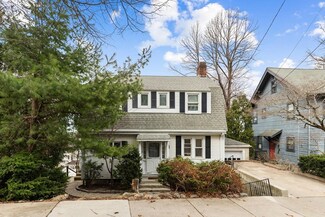 109 Waban Hill Rd N, Chestnut Hill, MA 02467