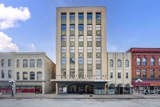 212 N Center St Unit 402, Bloomington, IL 61701