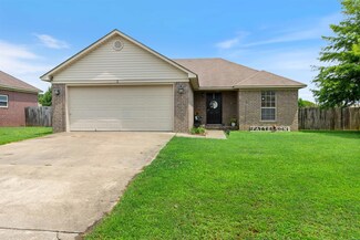 2 Tanzanite Dr, Greenbrier, AR 72058