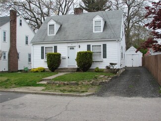 125 Knollwood Ave, Cranston, RI 02910