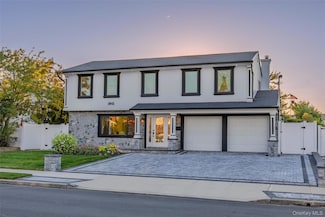 3012 Mandalay Beach Rd, Wantagh, NY 11793