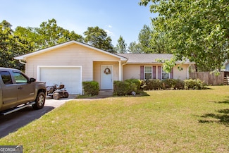 1621 Meadowood Dr, Waycross, GA 31503