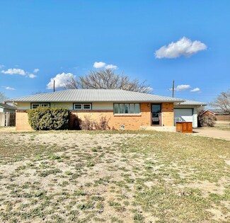 1202 9th St, Olton, TX 79064