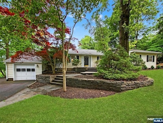 306 Cedar Hill Ave, Wyckoff, NJ 07481