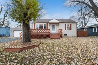 137 Beck Ave, South Elgin, IL 60177