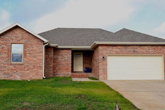 3741 W Freeman St, Bolivar, MO 65613