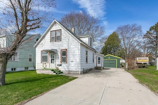 1108 Hawthorne St, Two Rivers, WI 54241