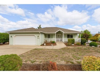 2838 W Juniper Ct, Roseburg, OR 97471