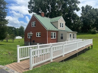 77 Mountain Pass Rd, Blue Ridge, VA 24064