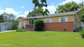 915 E Inskip Dr, Knoxville, TN 37912