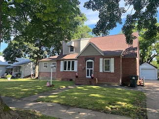 421 W College St, Aurora, MO 65605